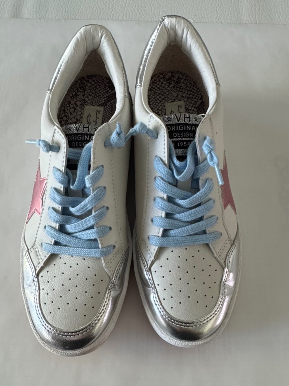 Vintage Havana sneakers White with pink star blue laces silver toes size 9